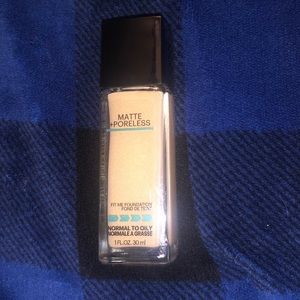 Matte fit me foundation, shade 128.
